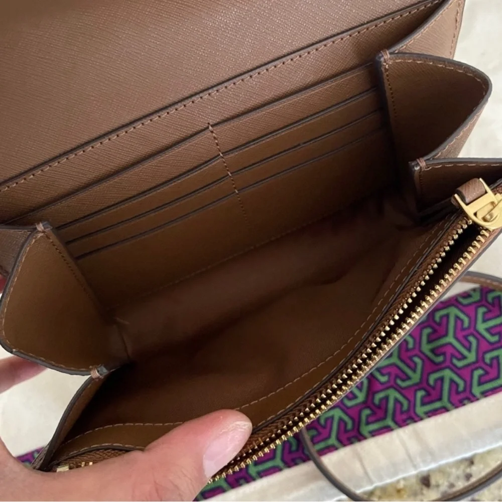 New tory burch Emerson chain wallet crossbody in moose color
